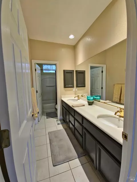 Bath - 7311 Hapsburg Crown Ct, Vallejo, CA 94591 photo 4 of 4