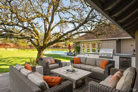 54 Hoff Rd, Santa Rosa, CA 95409