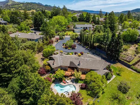 619 Scotland Dr, Santa Rosa, CA 95409