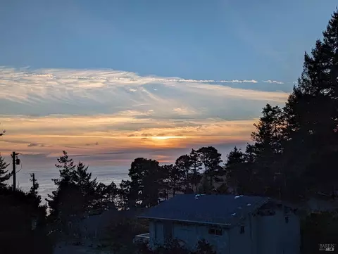 35540 Ocean View Ct, Anchor Bay, CA 95445