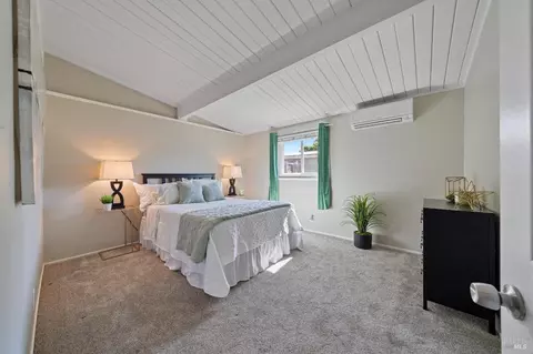 Bedroom - 129 Ridgewood Ct, Vallejo, CA 94591 photo 2 of 3