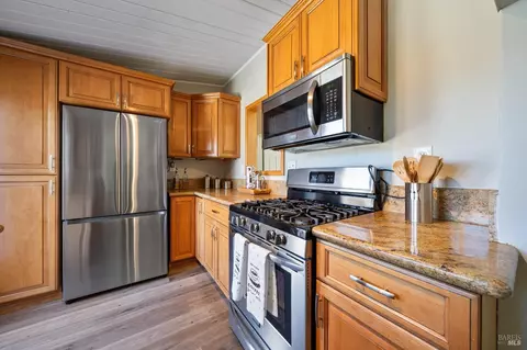 Kitchen - 129 Ridgewood Ct, Vallejo, CA 94591 photo 2 of 3