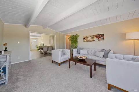 Living - 129 Ridgewood Ct, Vallejo, CA 94591 photo 4 of 6