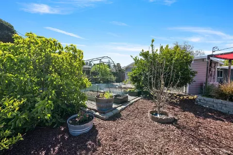 Exterior - 129 Ridgewood Ct, Vallejo, CA 94591 photo 6 of 10