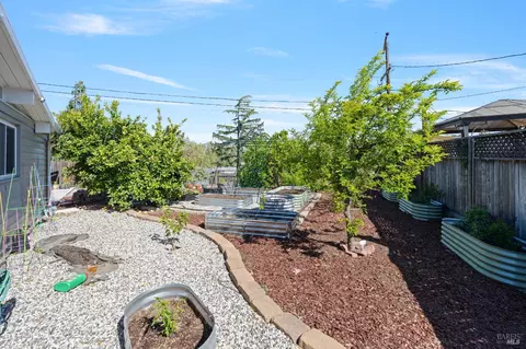 Exterior - 129 Ridgewood Ct, Vallejo, CA 94591 photo 7 of 10