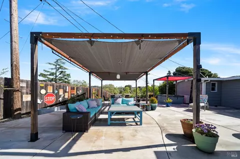 View/Area - 129 Ridgewood Ct, Vallejo, CA 94591 photo 2 of 6