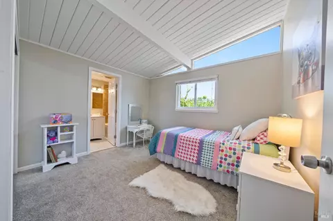 Bedroom - 129 Ridgewood Ct, Vallejo, CA 94591 photo 3 of 3