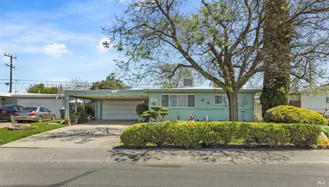 Exterior - 924 4 Th St, Fairfield, CA 94533 photo 2 of 6