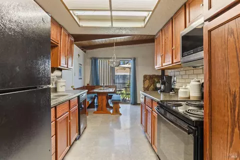 Kitchen - 924 4 Th St, Fairfield, CA 94533 photo 2 of 3