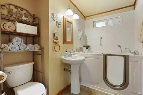 Bath - 924 4 Th St, Fairfield, CA 94533 photo 1 of 3