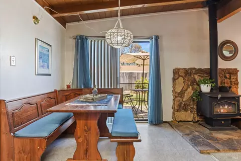Dining - 924 4 Th St, Fairfield, CA 94533 photo 1 of 3
