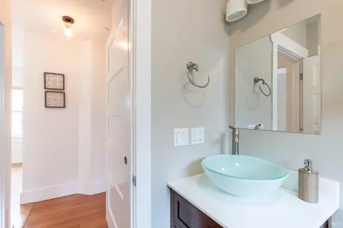 Bath - 340 Walnut St, Petaluma, CA 94952 photo 2 of 4