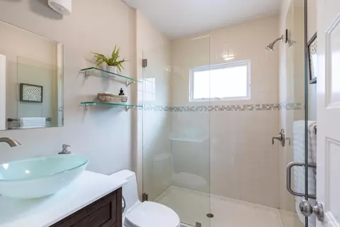 Bath - 340 Walnut St, Petaluma, CA 94952 photo 1 of 4