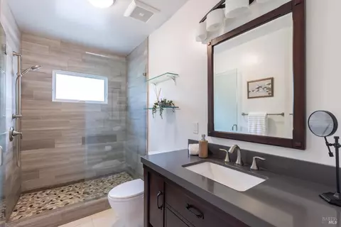 Bath - 340 Walnut St, Petaluma, CA 94952 photo 3 of 4
