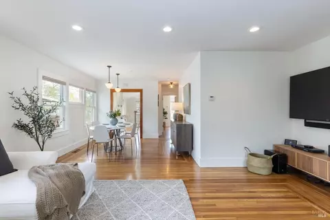 Living - 340 Walnut St, Petaluma, CA 94952 photo 3 of 3