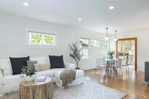 Living - 340 Walnut St, Petaluma, CA 94952 photo 2 of 3