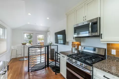 Kitchen - 340 Walnut St, Petaluma, CA 94952 photo 3 of 4
