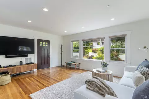 Bedroom - 340 Walnut St, Petaluma, CA 94952 photo 1 of 8