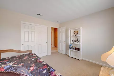 Bedroom - 1100 Mitchell Ln, Windsor, CA 95492 photo 5 of 8
