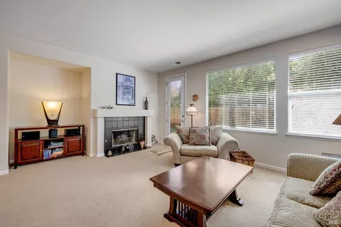 Living - 1100 Mitchell Ln, Windsor, CA 95492 photo 6 of 7