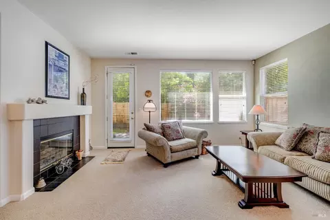 Living - 1100 Mitchell Ln, Windsor, CA 95492 photo 5 of 7