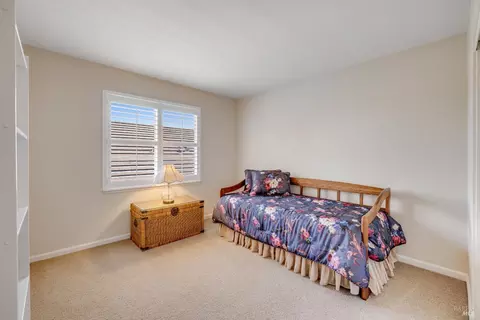 Bedroom - 1100 Mitchell Ln, Windsor, CA 95492 photo 4 of 8