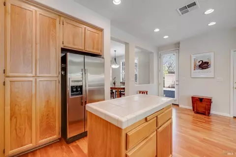 Kitchen - 1100 Mitchell Ln, Windsor, CA 95492 photo 5 of 6
