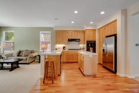 Kitchen - 1100 Mitchell Ln, Windsor, CA 95492 photo 3 of 6