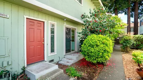 5055 Country Club Dr, Rohnert Park, CA 94928