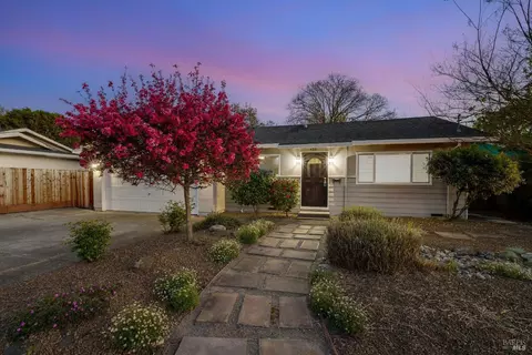 598 Cherrywood Dr, Santa Rosa, CA 95407