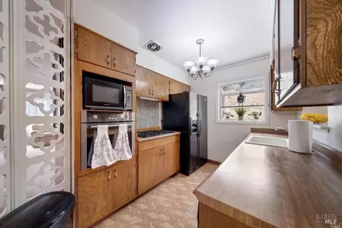 Kitchen - 118 Monte Verde Way, Vallejo, CA 94589 photo 2 of 5