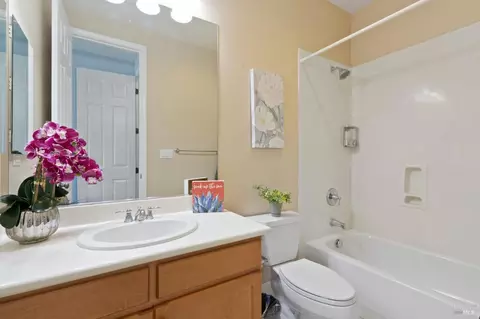 Bath - 520 Townsend Dr, Benicia, CA 94510 photo 1 of 8