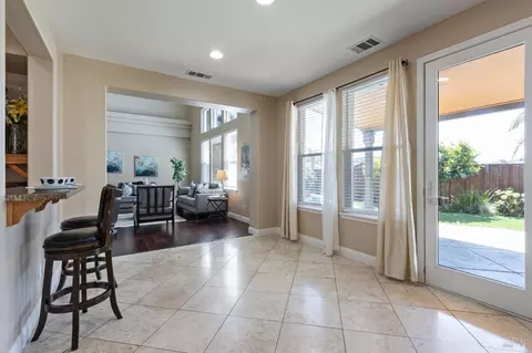 Living - 520 Townsend Dr, Benicia, CA 94510 photo 2 of 7