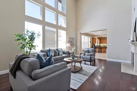 Living - 520 Townsend Dr, Benicia, CA 94510 photo 4 of 7