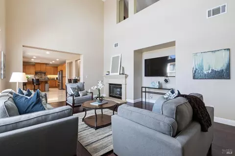 Living - 520 Townsend Dr, Benicia, CA 94510 photo 5 of 7