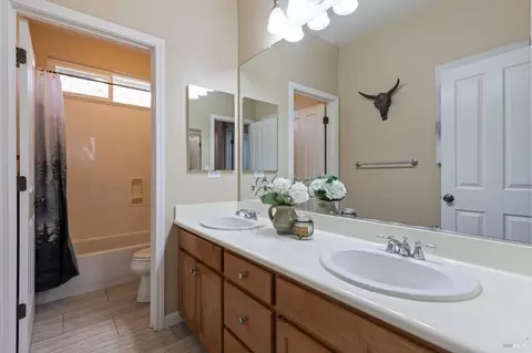 Bath - 520 Townsend Dr, Benicia, CA 94510 photo 7 of 8