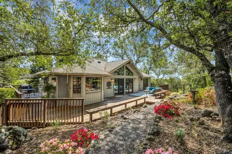 1609 El Arroyo Dr, Healdsburg, CA 95448