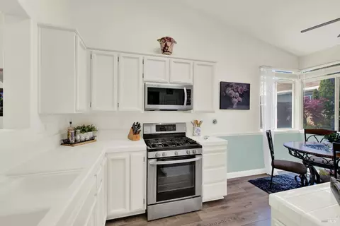 Kitchen - 136 Currant Ln, Vacaville, CA 95687 photo 3 of 9