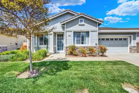 136 Currant Ln, Vacaville, CA 95687