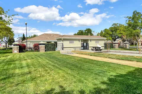 Exterior - 136 Currant Ln, Vacaville, CA 95687 photo 22 of 33