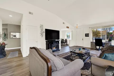 Living - 136 Currant Ln, Vacaville, CA 95687 photo 5 of 5