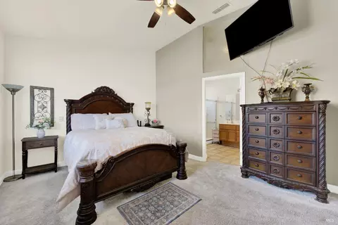 Bedroom - 136 Currant Ln, Vacaville, CA 95687 photo 2 of 8