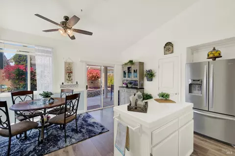 Kitchen - 136 Currant Ln, Vacaville, CA 95687 photo 4 of 9
