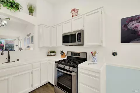 Kitchen - 136 Currant Ln, Vacaville, CA 95687 photo 7 of 9