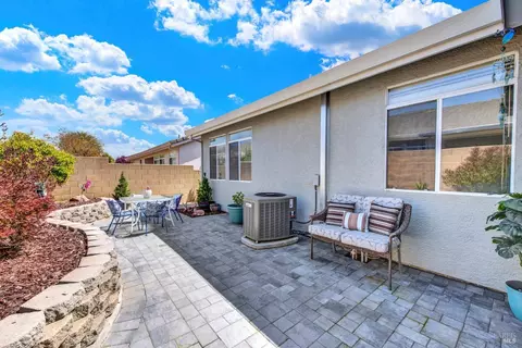 Exterior - 136 Currant Ln, Vacaville, CA 95687 photo 9 of 33