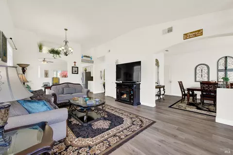 Living - 136 Currant Ln, Vacaville, CA 95687 photo 3 of 5