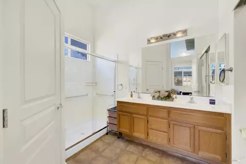 Bath - 136 Currant Ln, Vacaville, CA 95687 photo 1 of 6