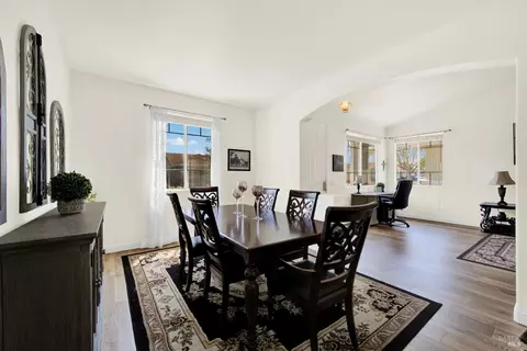 Dining - 136 Currant Ln, Vacaville, CA 95687 photo 3 of 6