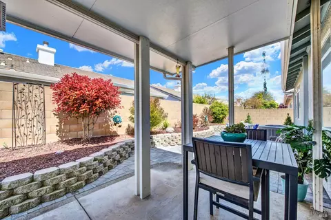 Exterior - 136 Currant Ln, Vacaville, CA 95687 photo 8 of 33