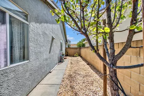 Exterior - 136 Currant Ln, Vacaville, CA 95687 photo 16 of 33